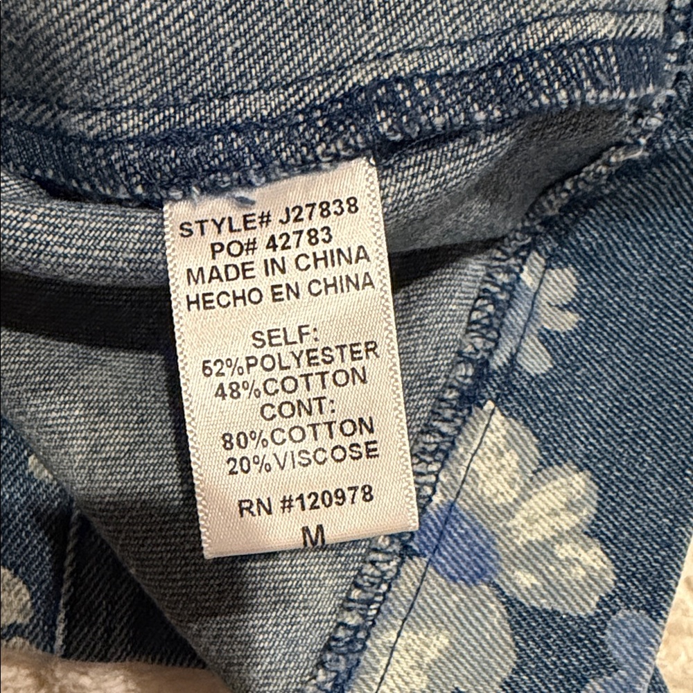 Entro Blue Floral Jean Jacket with Cream Collar medium - Picture 7 of 13
